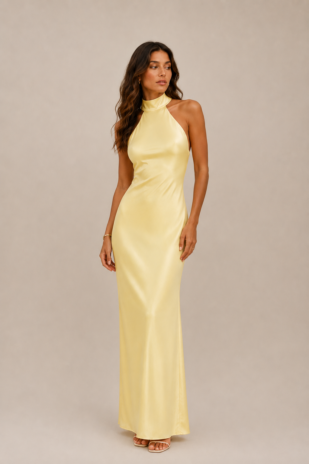 Paula | Elegante vestido largo de satén con escote halter